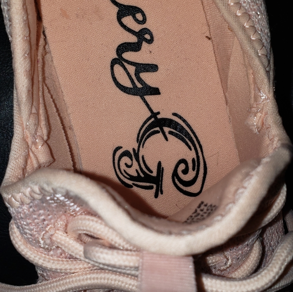 Very G "Lilliana" Blush Pink Sneakers w/Silver Sparkles Size 10 - Picture 6 of 10